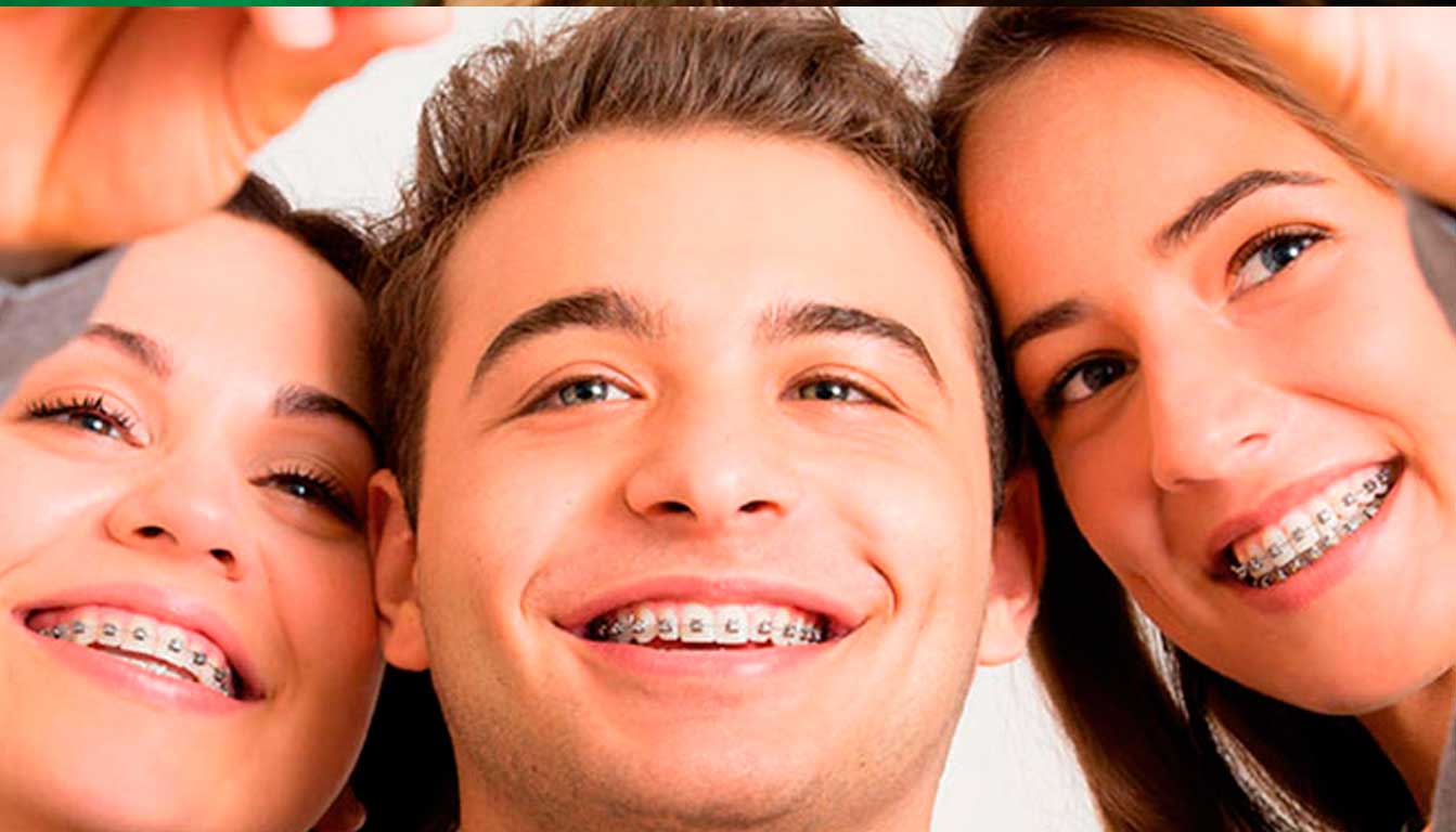 Dos Personas Con Brackets Se Pueden Besar
